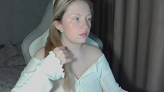 Snapshot of x_ivy_x chatting on May 5, 5:49 pm x ivy x online show from May 5, 5:49 pm