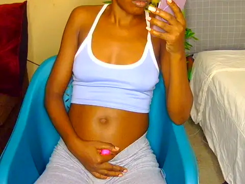 Snapshot of Naughtygal98 chatting on July 3, 12:28 am Naughtygal98 online show from July 3, 12:28 am