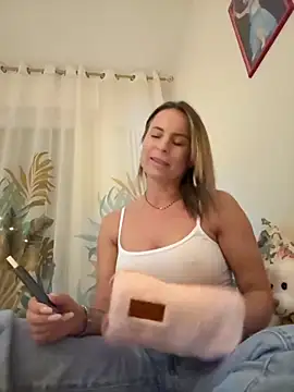 Snapshot of MariaMilan chatting on December 5, 6:06 pm MariaMilan online show from December 5, 6:06 pm