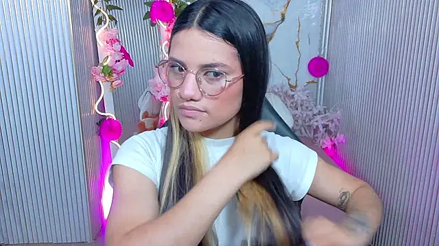Snapshot of Chiara_tay chatting on June 23, 11:41 am Chiara tay online show from June 23, 11:41 am