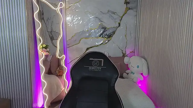 Chiara tay online show from April 10, 1:07 pm