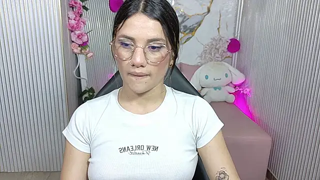 Snapshot of Chiara_tay chatting on June 8, 7:14 pm Chiara tay online show from June 8, 7:14 pm