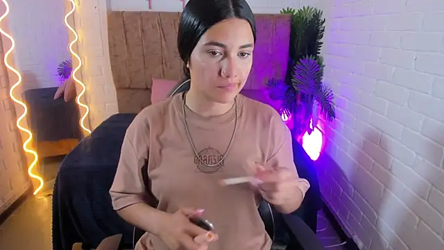 Snapshot of Chiara_tay chatting on October 3, 7:15 pm Chiara tay online show from October 3, 7:15 pm