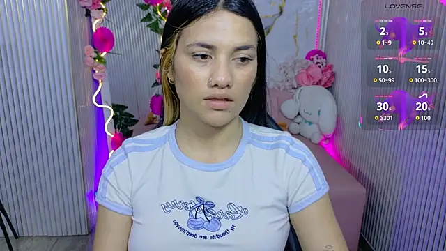 Snapshot of Chiara_tay chatting on June 1, 7:24 pm Chiara tay online show from June 1, 7:24 pm