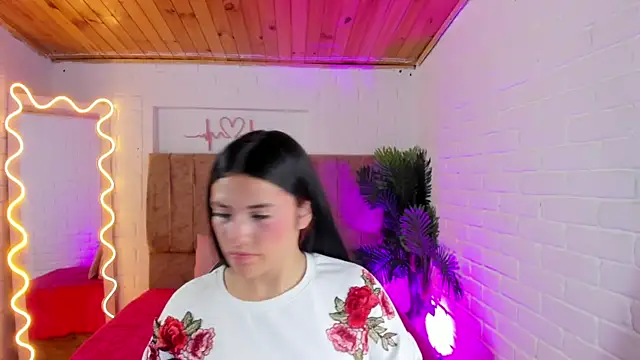 Snapshot of Chiara_tay chatting on October 15, 7:22 pm Chiara tay online show from October 15, 7:22 pm