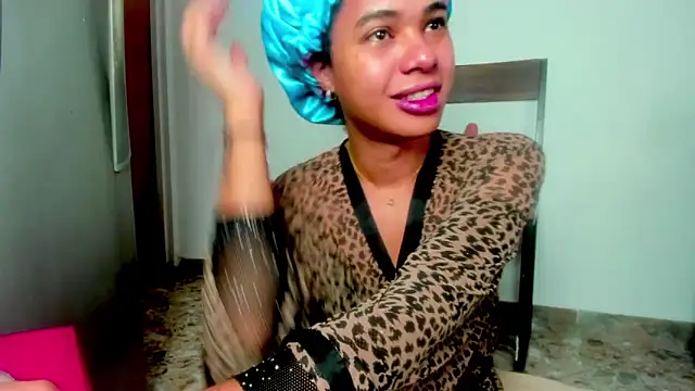 meghanSusexx online show from December 5, 5:39 am