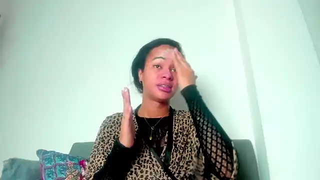 meghanSusexx online show from December 15, 6:41 am