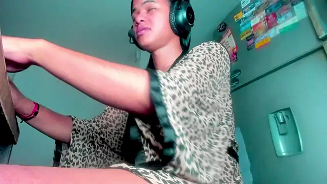 meghanSusexx online show from February 17, 11:35 pm