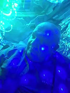 Snapshot of thecoolarrow chatting on October 30, 12:03 pm thecoolarrow online show from October 30, 12:03 pm