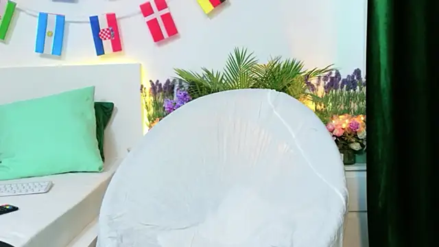 Snapshot of zoey_marie chatting on July 5, 12:45 pm zoey marie online show from July 5, 12:45 pm
