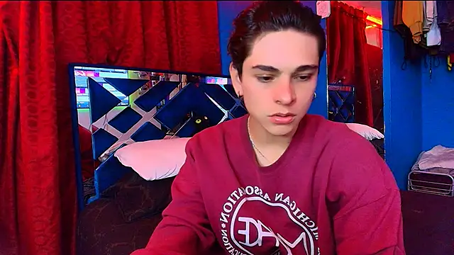 Snapshot of Luke_Howland chatting on June 23, 12:30 am Luke Howland online show from June 23, 12:30 am