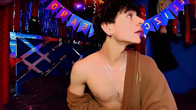 Luke Howland online show from November 14, 12:03 am