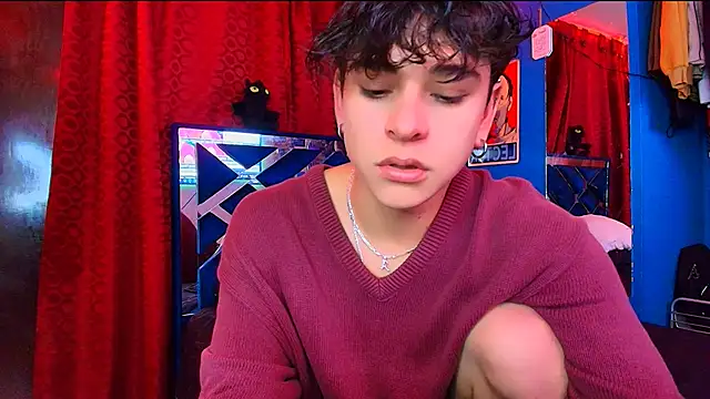 Snapshot of Luke_Howland chatting on June 9, 10:22 pm Luke Howland online show from June 9, 10:22 pm