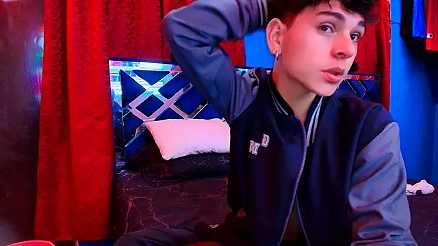 Luke Howland online show from February 19, 2:52 am