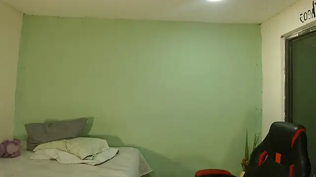 danielitopapuu online show from February 25, 11:59 pm