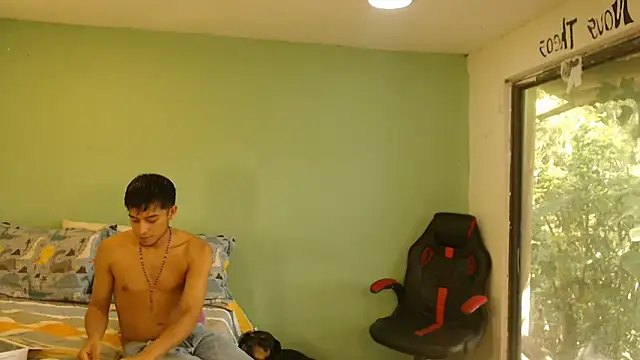 danielitopapuu online show from April 17, 7:28 pm