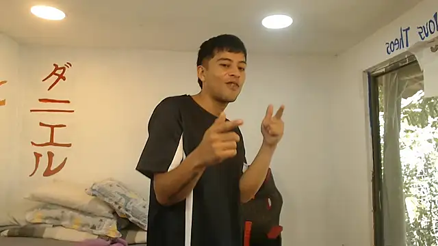 danielitopapuu online show from July 28, 3:21 pm