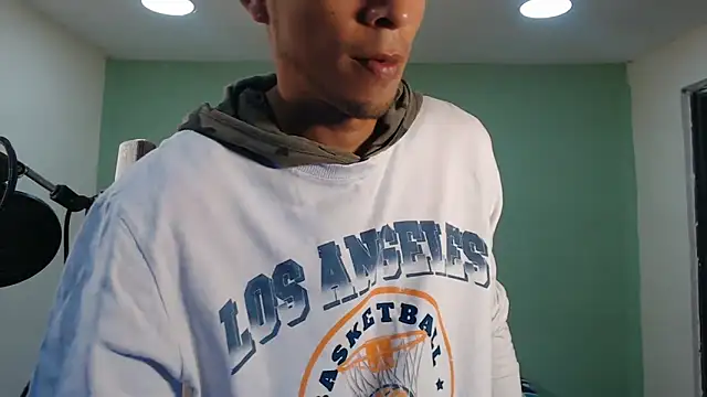 Snapshot of danielitopapuu chatting on November 14, 6:55 pm danielitopapuu online show from November 14, 6:55 pm