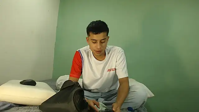 danielitopapuu online show from February 5, 4:19 am