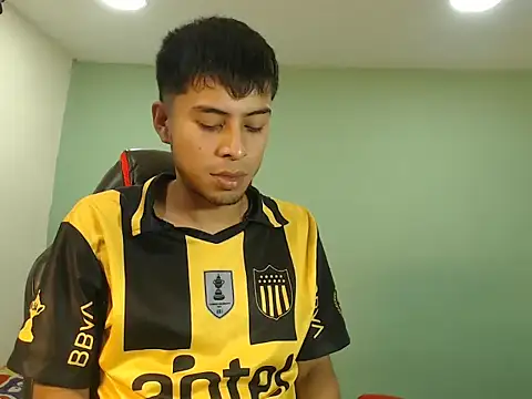 danielitopapuu online show from December 17, 4:50 am