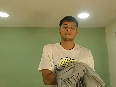 danielitopapuu online show from December 18, 4:33 pm