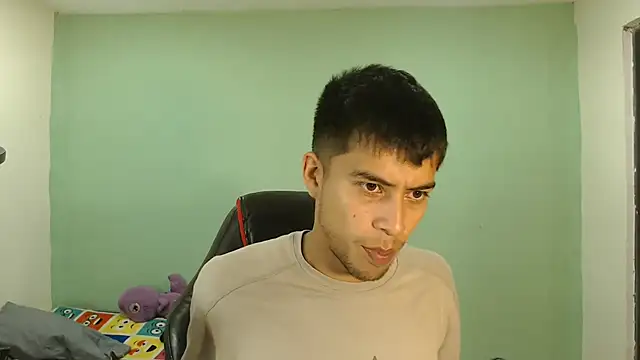 Snapshot of danielitopapuu chatting on November 27, 10:27 am danielitopapuu online show from November 27, 10:27 am