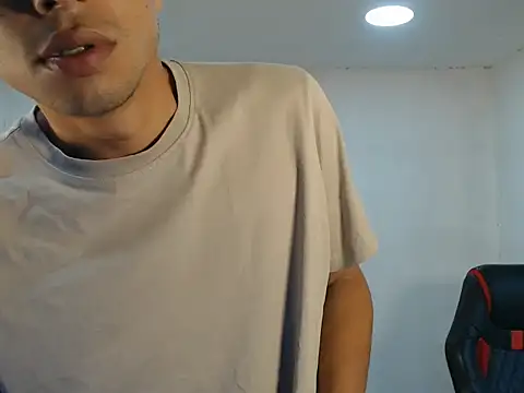 Snapshot of danielitopapuu chatting on November 5, 1:36 pm danielitopapuu online show from November 5, 1:36 pm