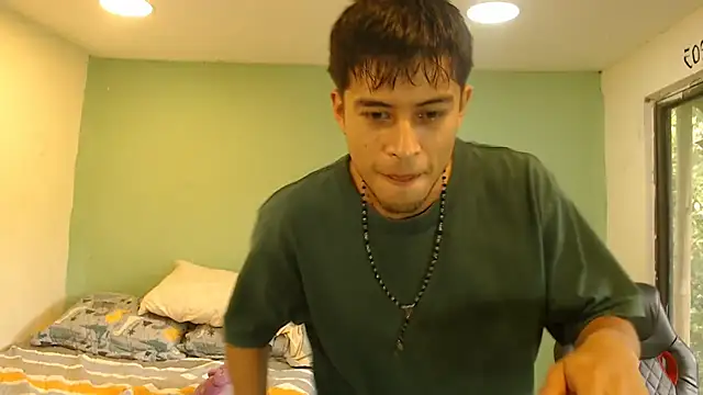 danielitopapuu online show from April 15, 8:31 pm