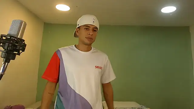danielitopapuu online show from June 12, 1:25 am