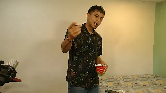 danielitopapuu online show from May 22, 1:53 pm