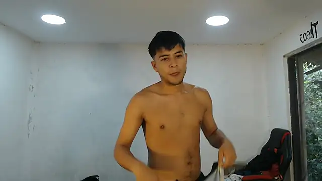 Snapshot of danielitopapuu chatting on October 30, 12:36 pm danielitopapuu online show from October 30, 12:36 pm