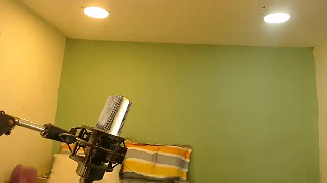 danielitopapuu online show from April 15, 4:18 am