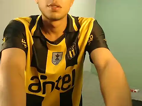 Snapshot of danielitopapuu chatting on November 21, 4:00 am danielitopapuu online show from November 21, 4:00 am