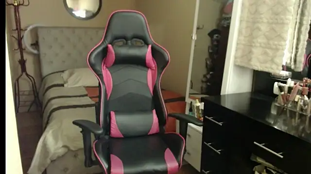 Carol Scottt online show from October 22, 9:35 pm