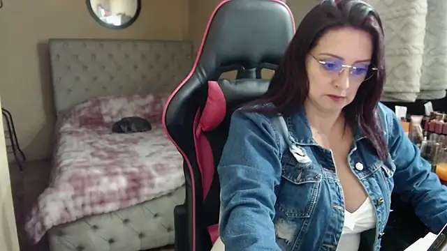 Snapshot of Carol_Scottt chatting on June 4, 10:14 pm Carol Scottt online show from June 4, 10:14 pm