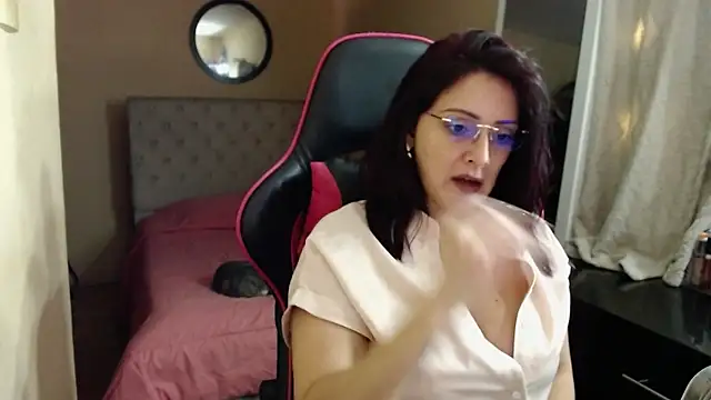 Carol Scottt online show from March 18, 9:15 pm