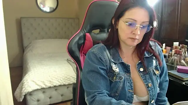 Snapshot of Carol_Scottt chatting on June 18, 4:45 pm Carol Scottt online show from June 18, 4:45 pm