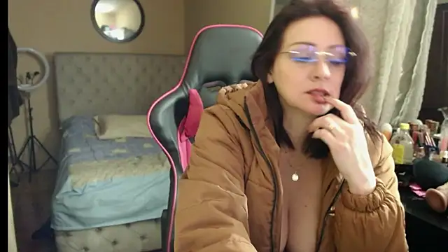 Carol Scottt online show from December 22, 9:20 am