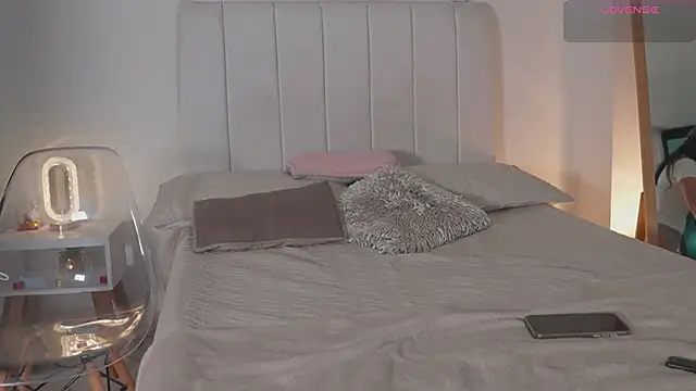 Snapshot of Madison_evans1 chatting on February 12, 6:46 am Madison evans1 online show from February 12, 6:46 am