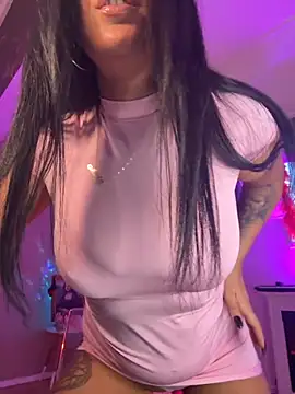 Snapshot of CarolaDrago chatting on November 26, 8:25 am CarolaDrago online show from November 26, 8:25 am