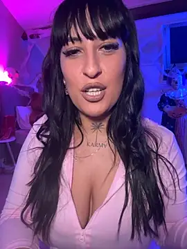 Snapshot of CarolaDrago chatting on November 1, 4:19 am CarolaDrago online show from November 1, 4:19 am