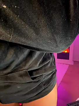 Snapshot of CarolaDrago chatting on December 2, 9:05 pm CarolaDrago online show from December 2, 9:05 pm