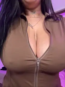 Snapshot of CarolaDrago chatting on October 26, 5:19 am CarolaDrago online show from October 26, 5:19 am