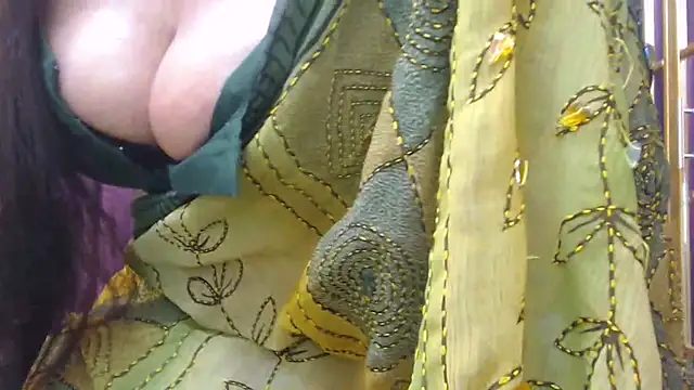 desi-maisa130 online show from December 13, 8:04 pm