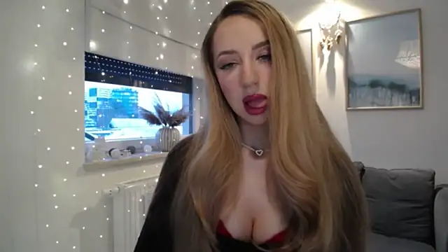 JulietteDiamond online show from February 4, 3:18 pm