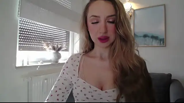 JulietteDiamond online show from March 3, 8:32 am