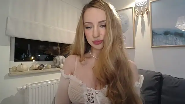 JulietteDiamond online show from November 4, 9:18 pm