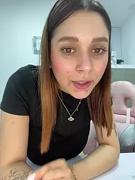 SophiaLaurens online show from February 25, 9:15 pm