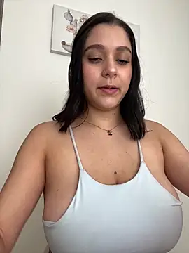 Snapshot of SophiaLaurens chatting on February 7, 8:50 pm SophiaLaurens online show from February 7, 8:50 pm