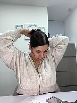 Snapshot of SophiaLaurens chatting on February 22, 8:53 pm SophiaLaurens online show from February 22, 8:53 pm